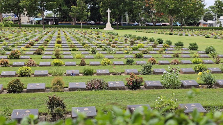 The World of Dojen Moe A tranquil view of war graves in Kanchanaburi's beautifully landscaped cemetery.